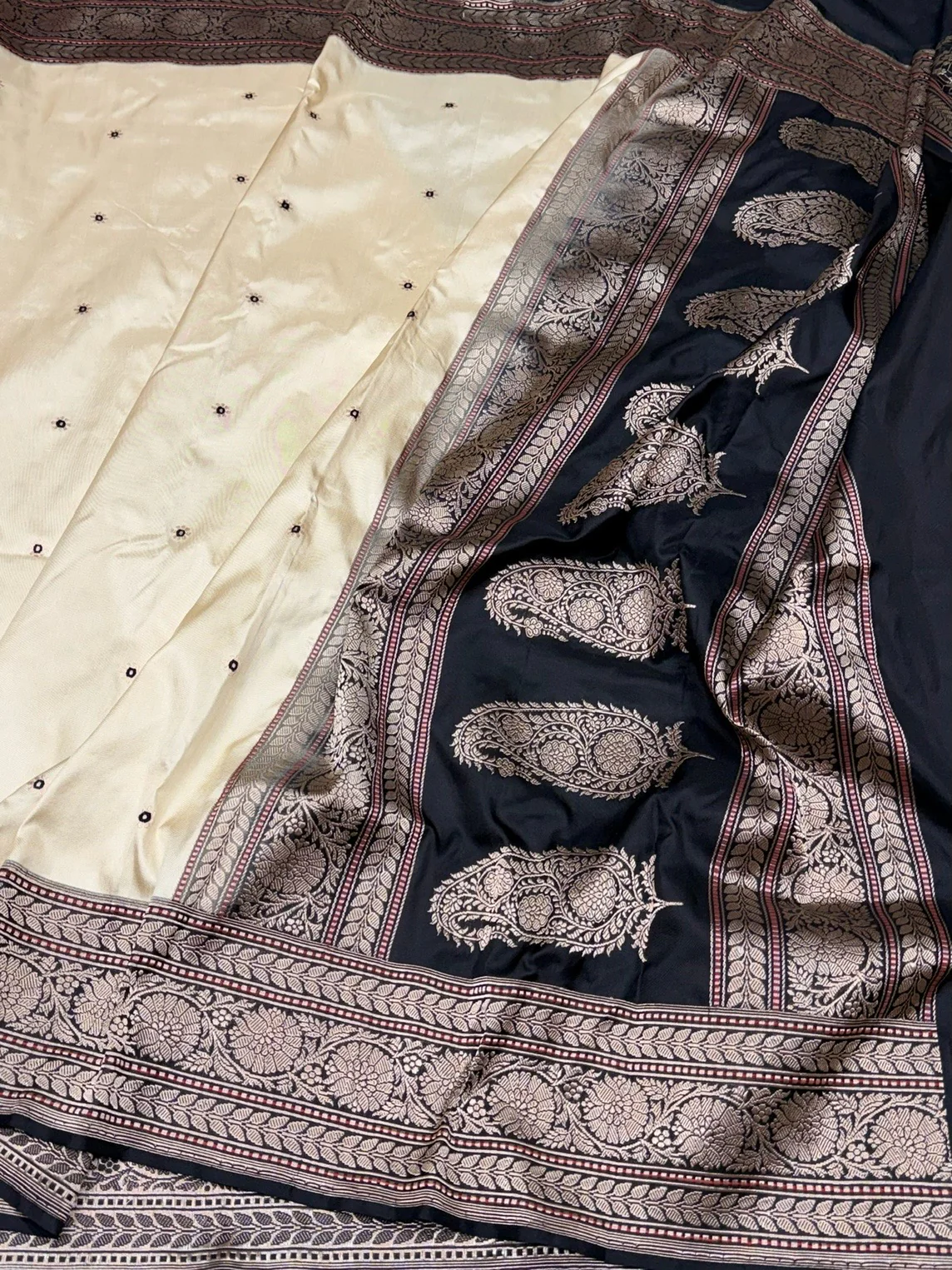 Cream Pure Banarasi Katan Silk Saree – Handwoven Kadwa Booti - Image 3