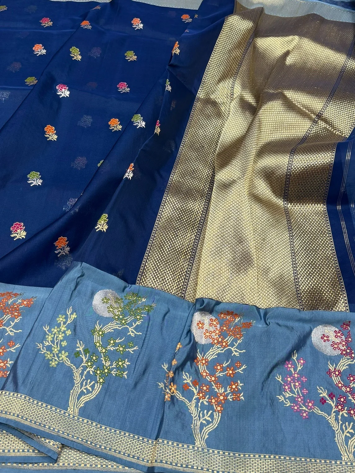 Navy Blue Handwoven Pure Banarasi Organza Silk Saree – Kadwa Weave in Kora Mulberry Silk - Image 3