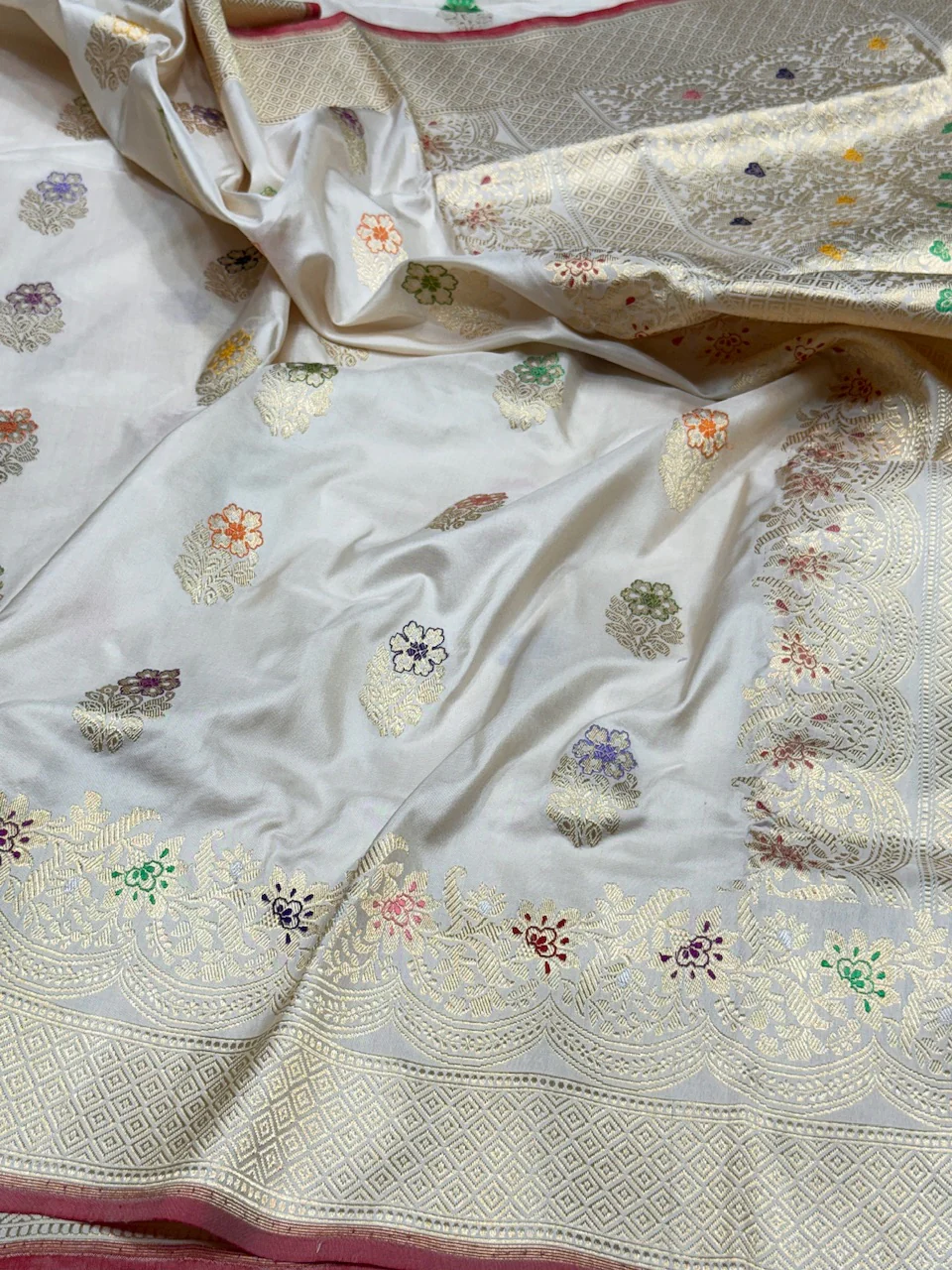 Handwoven Pure Banarasi Silk Saree - Image 8