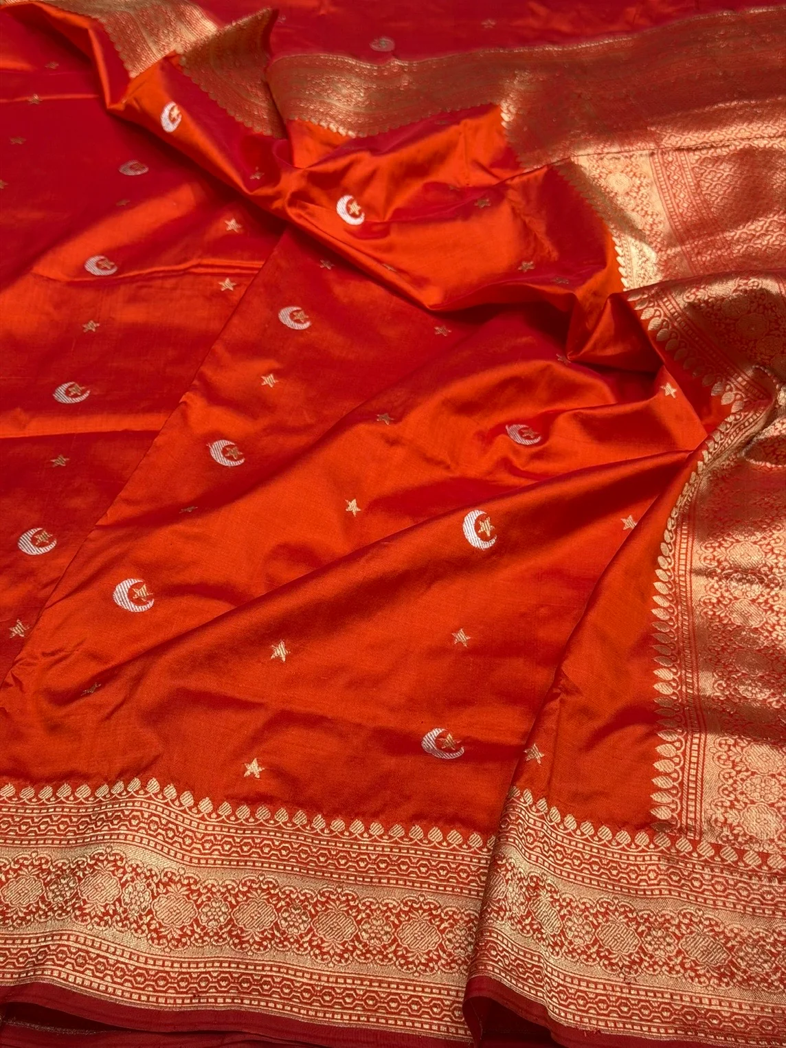 Handwoven Vintage Chand Tara Pure Banarasi Silk Saree - Image 4