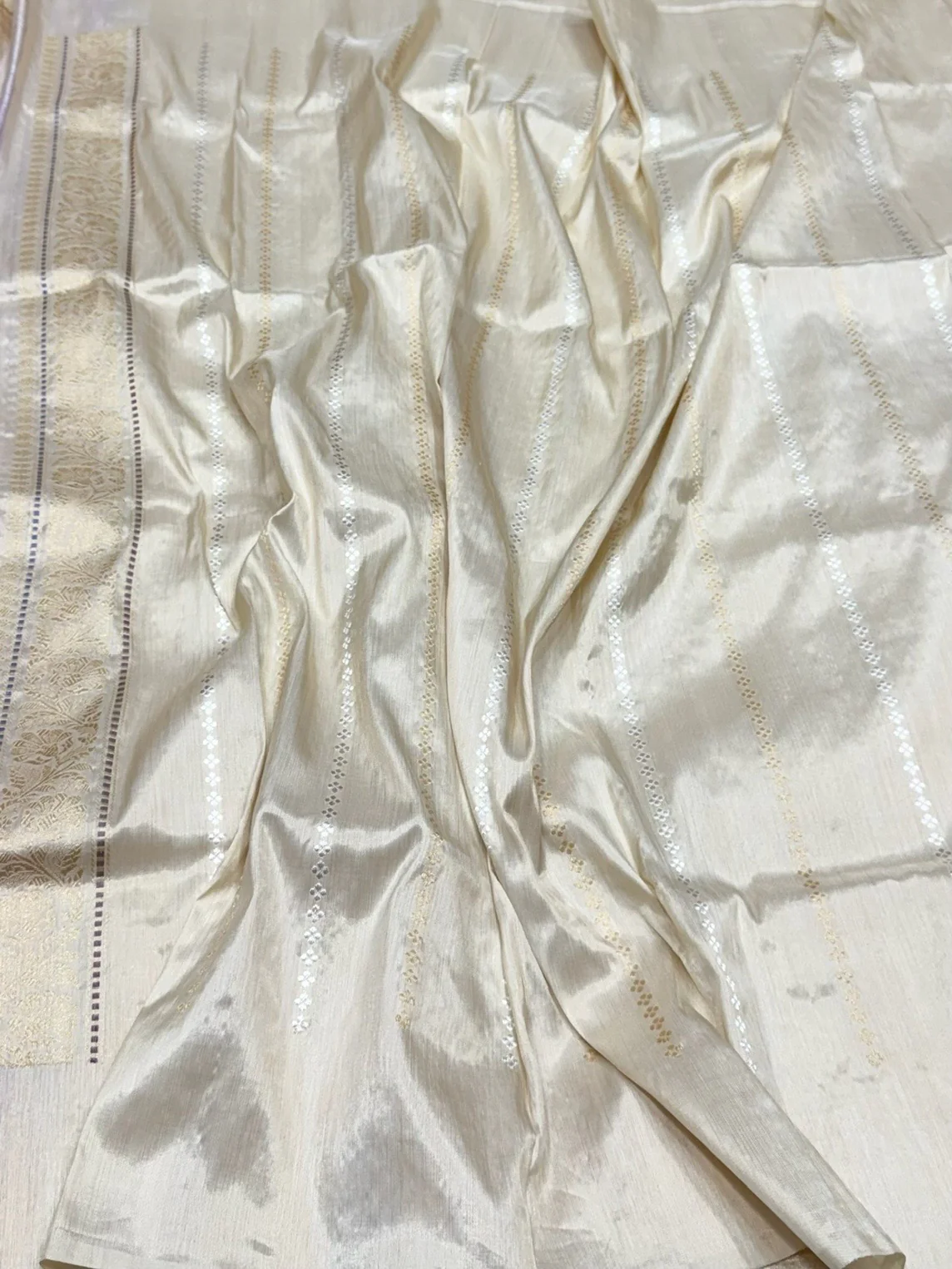 Cream Handwoven Pure Banarasi Tissue Silk Saree - Image 2