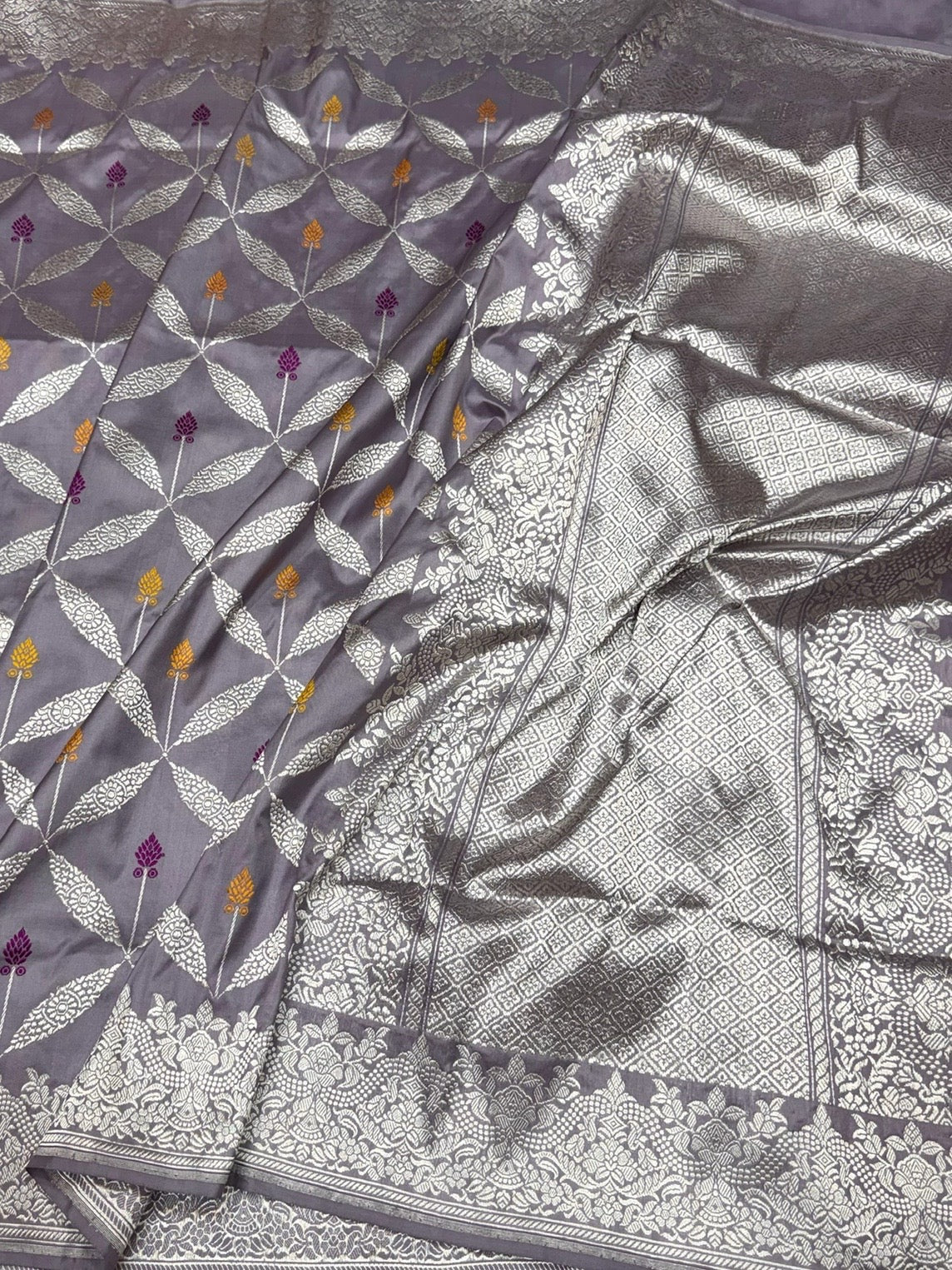 Dusty Lavender Handwoven Pure Banarasi Silk Saree - Image 3