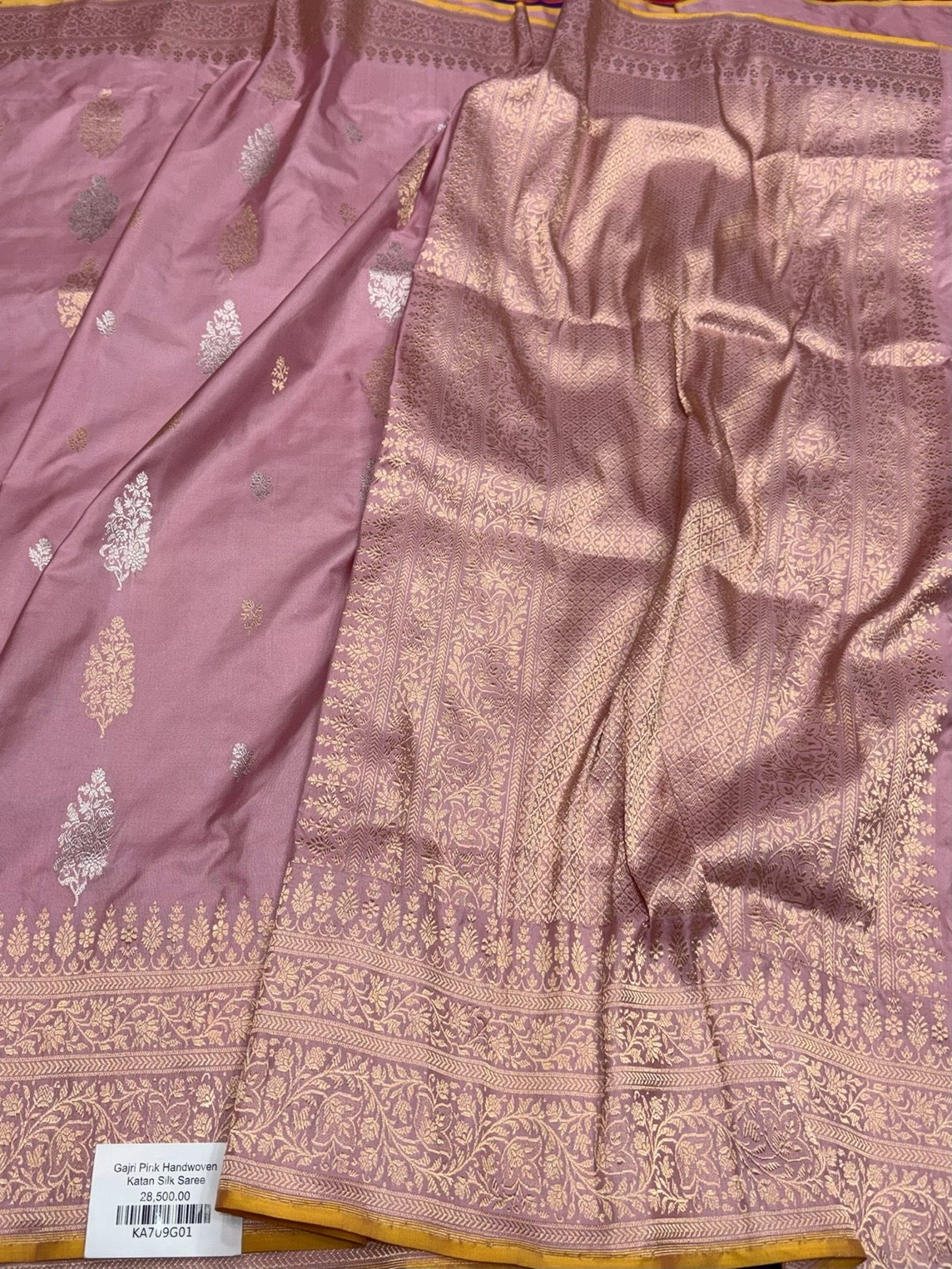 Gajiri Pink Handwoven Pure Banarasi Silk Saree in Kadwa Weave - Image 3