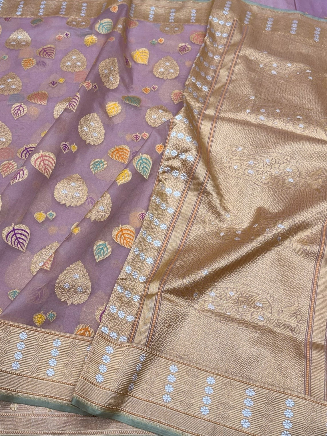 Dusty Lilac Handwoven Pure Banarasi Organza Silk Saree – Kadwa Weave with Meenakari Motifs - Image 3