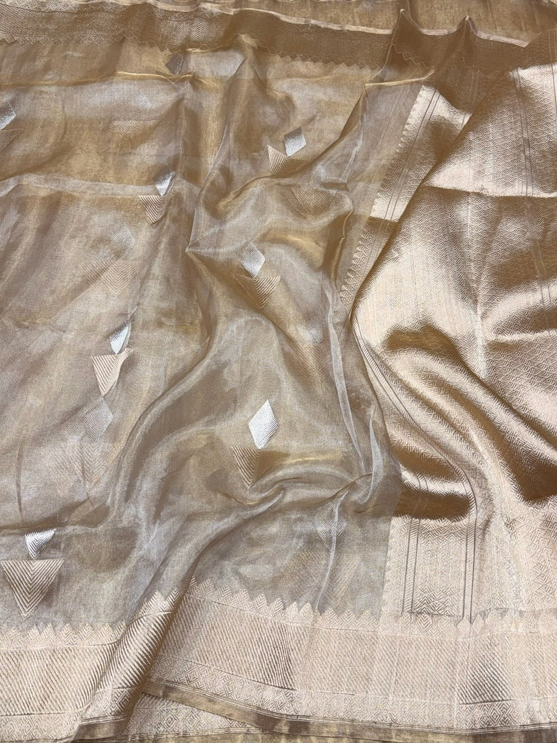 Champagne Gold Handwoven Pure Banarasi Tissue Saree – Kadwa Weave, Pure Tissue Saree - Image 3