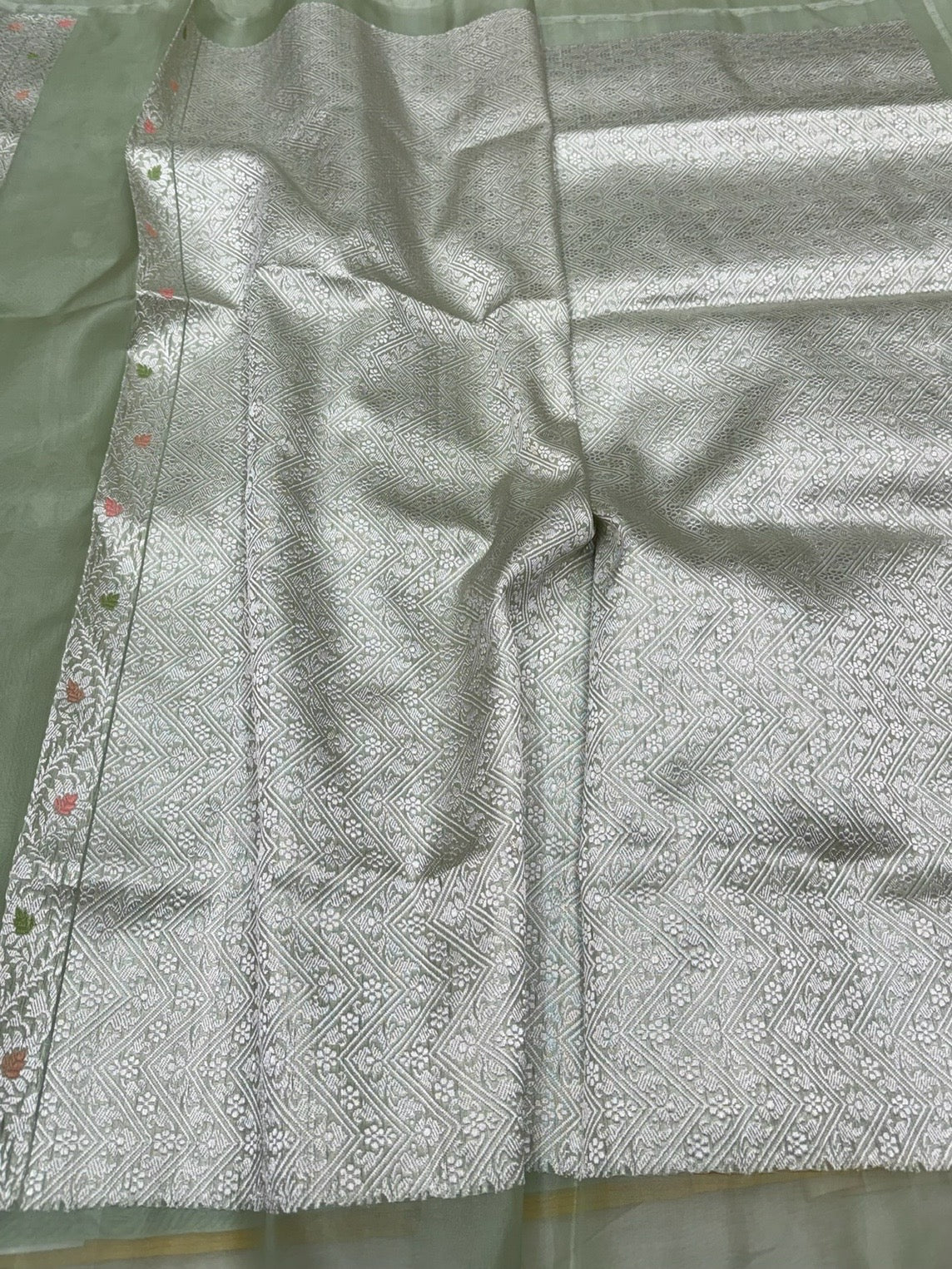Pista Green Handwoven Pure Banarasi Organza Silk Saree - Image 2
