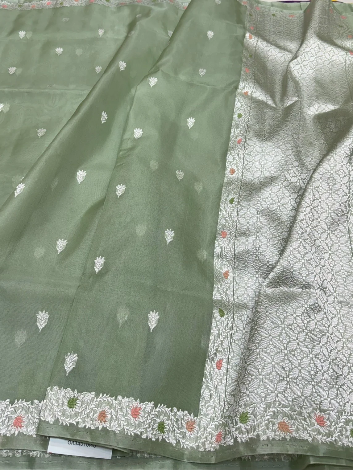 Pista Green Handwoven Pure Banarasi Organza Silk Saree - Image 3