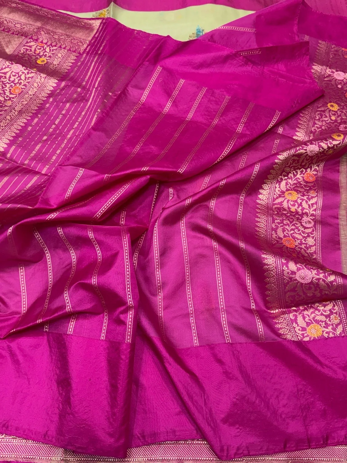 Pista Green Handwoven Banarasi Pure Organza Silk Saree - Image 2
