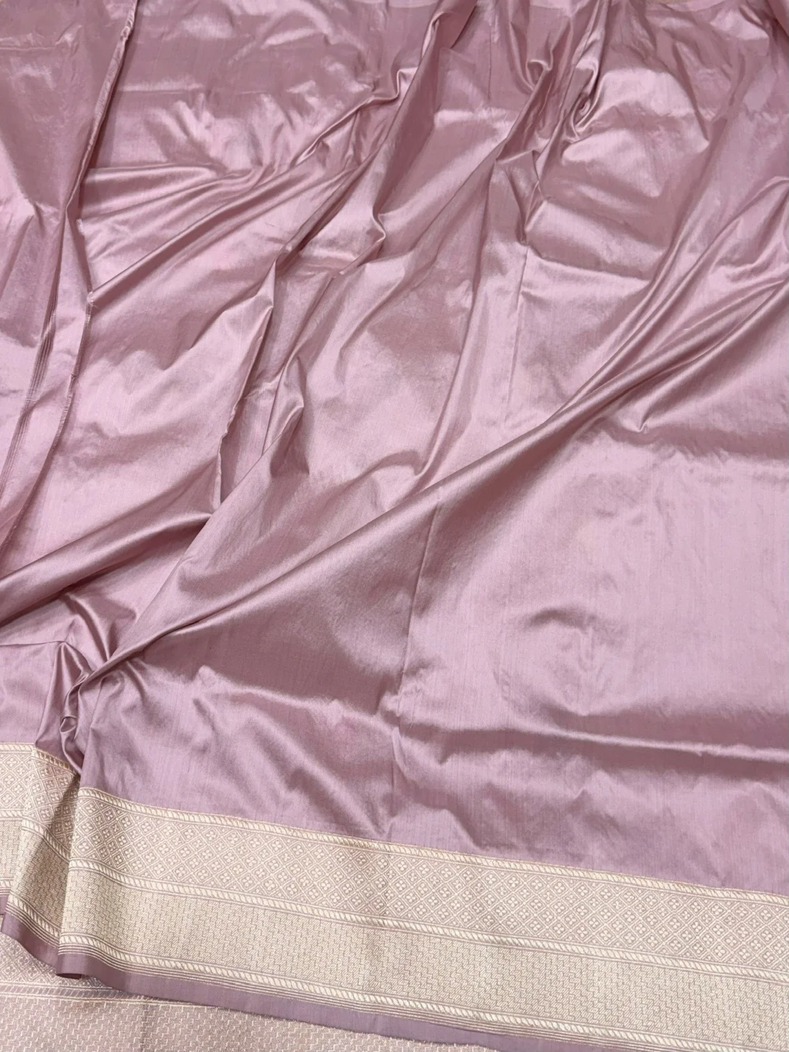 Lilac Handwoven Kimkhab Banarasi Pure Silk Brocade Sareee - Image 2
