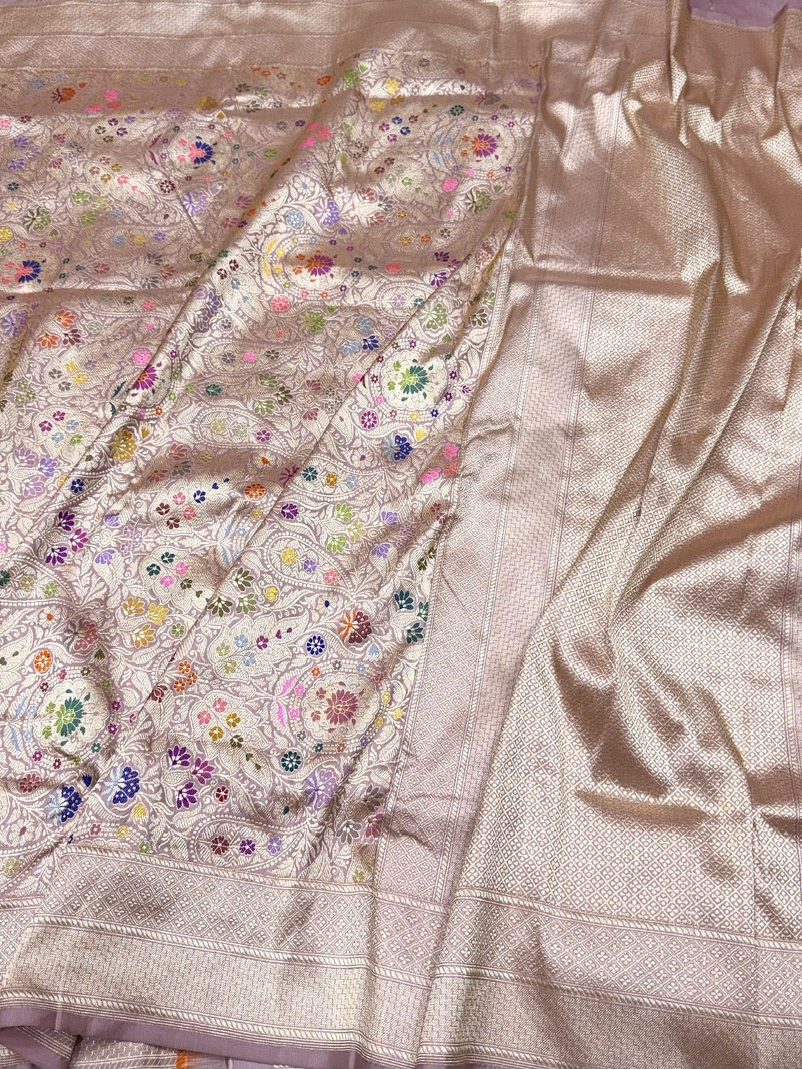 Lilac Handwoven Kimkhab Banarasi Pure Silk Brocade Sareee - Image 3