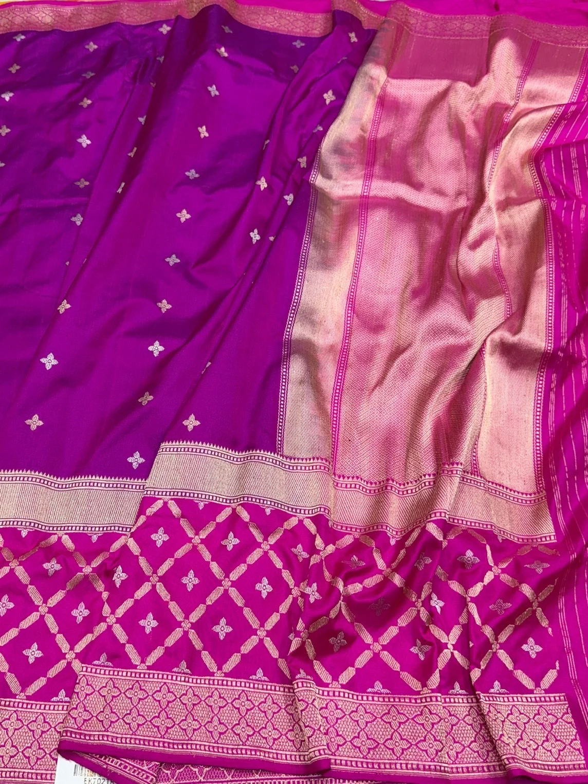 Magenta Pink Handwoven Pure Banarasi Ektara Silk Saree - Image 3
