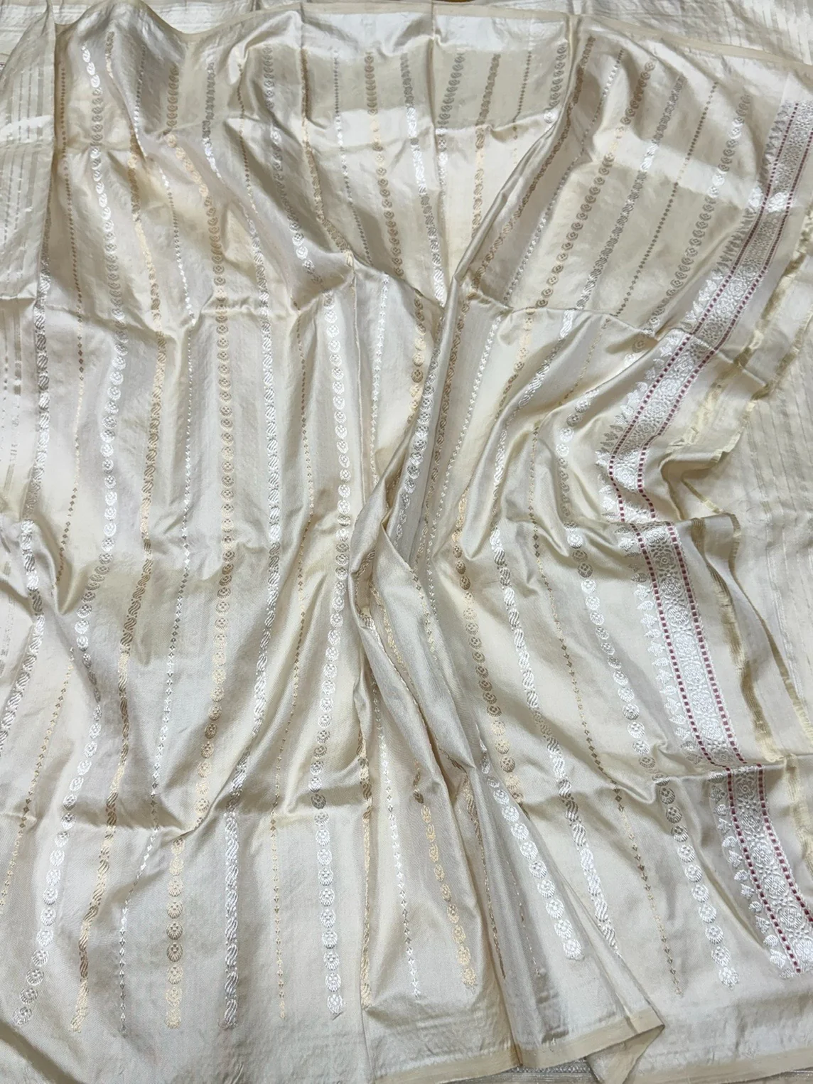 Cream Handwoven Pure Banarasi Ektara Silk Saree - Image 2