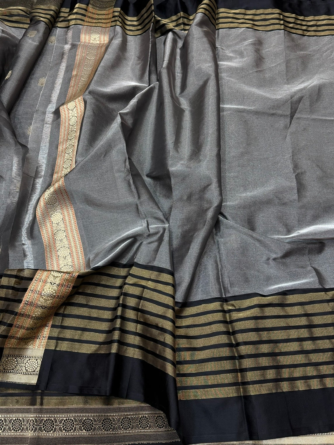 Ash Grey Handwoven Pure Banarasi Ektara Tissue Saree | Lightweight Kadwa Katan Silk - Image 2