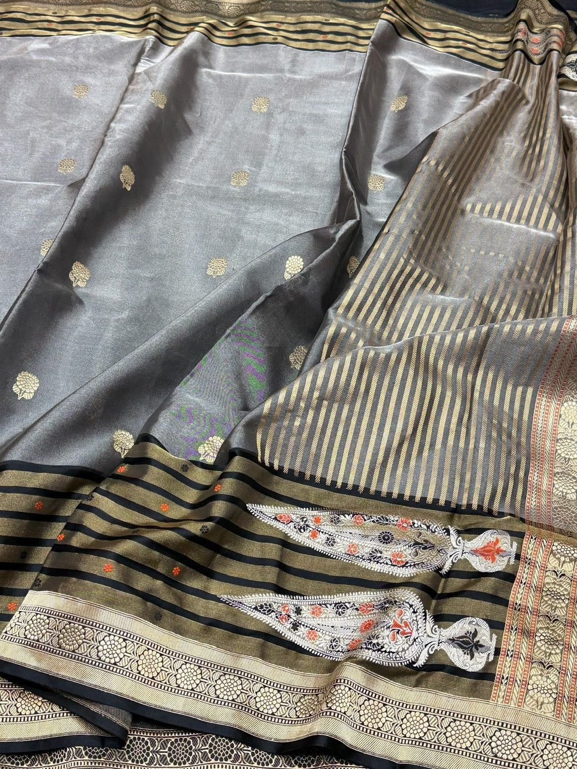 Ash Grey Handwoven Pure Banarasi Ektara Tissue Saree | Lightweight Kadwa Katan Silk - Image 3