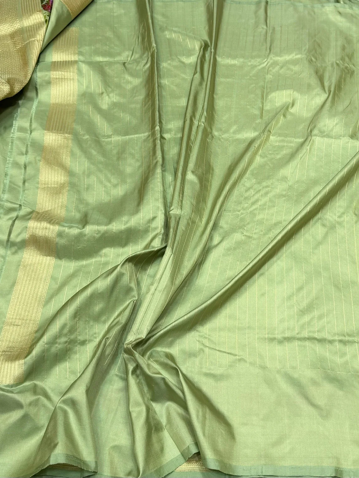 Pista Handwoven Pure Banarasi Katan Silk Saree - Image 2