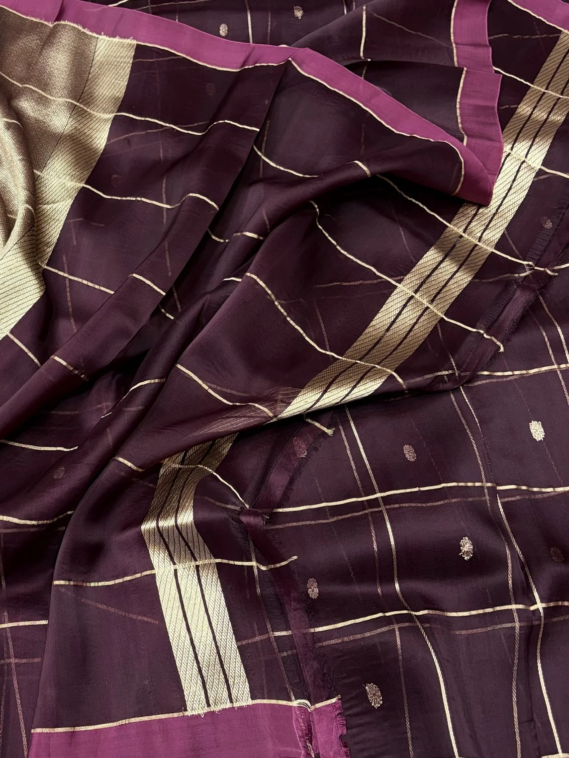 Wine Handwoven Pure Banarasi Organza Silk Saree - Image 3