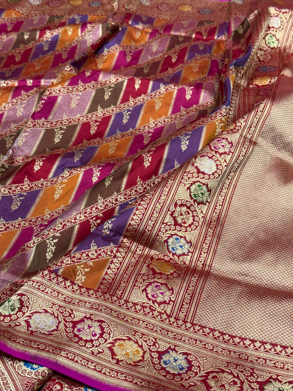 Red Handwoven Pure Banarasi Rangkaat Silk Saree – Pure Katan Silk | Rangkaat Technique | Luxury Banarasi Saree - Image 3