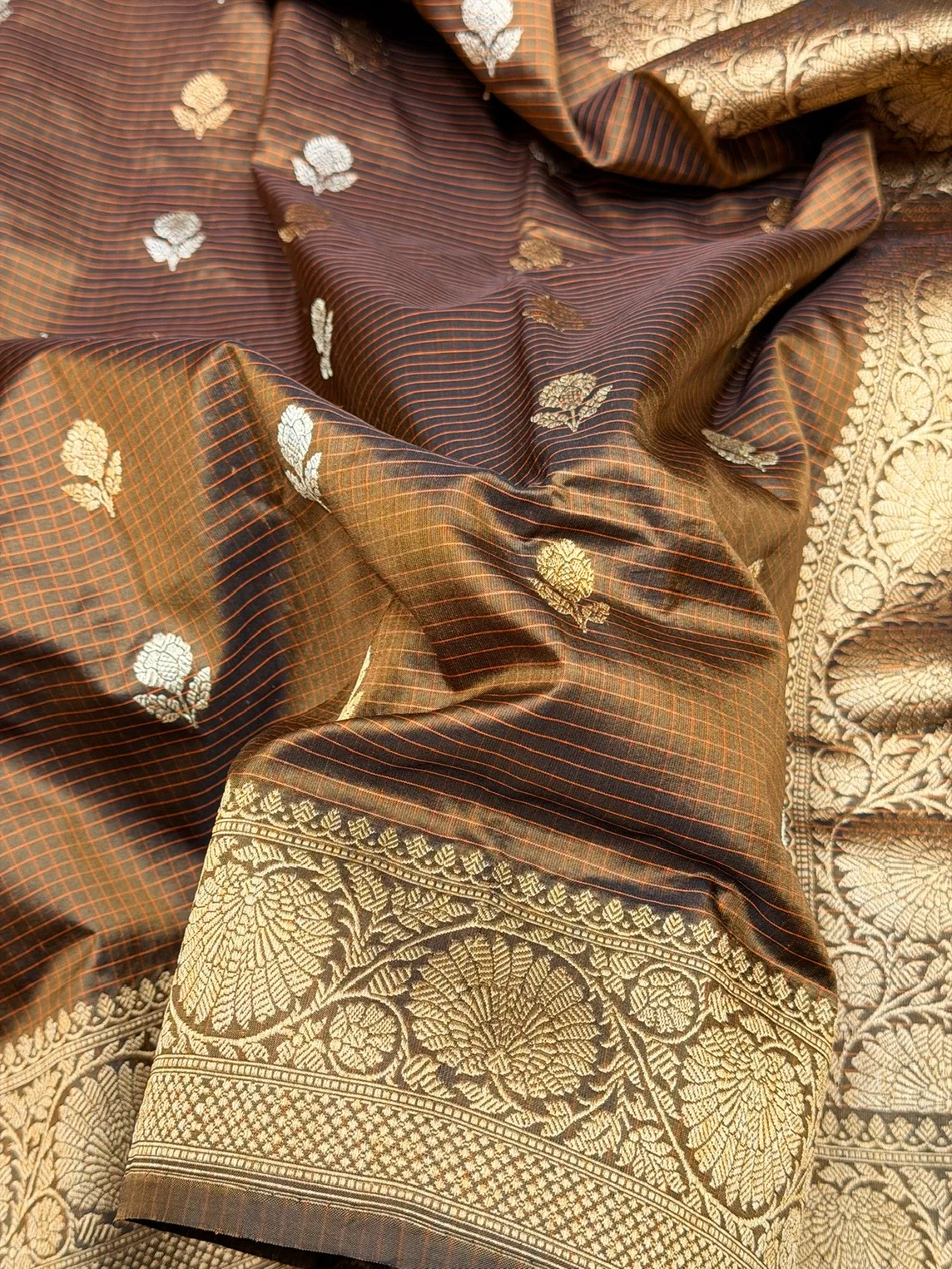 Handwoven Pure Banarasi Saree in Katan Silk – Traditional Checks Weave - Image 6
