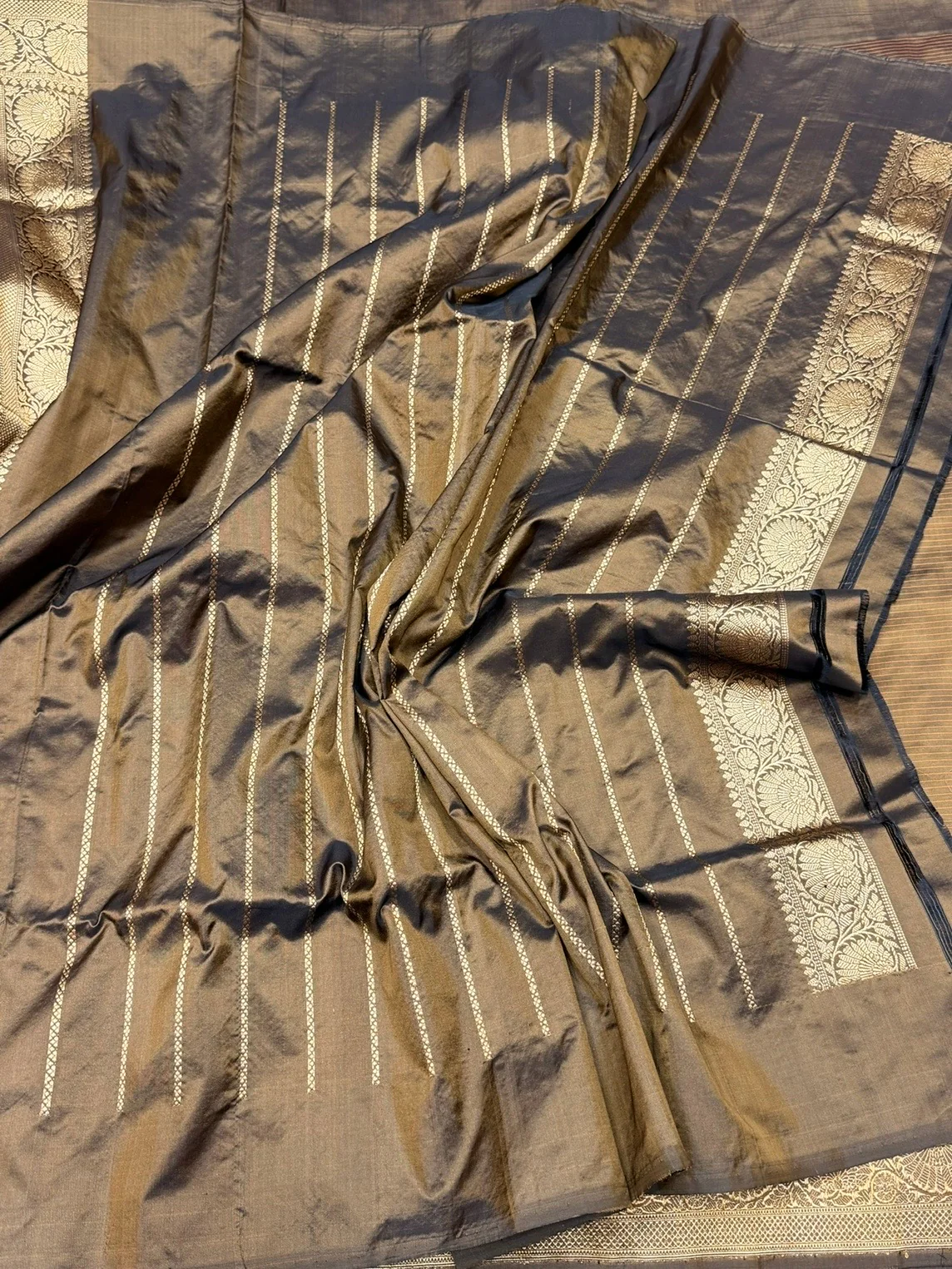 Handwoven Pure Banarasi Saree in Katan Silk – Traditional Checks Weave - Image 7