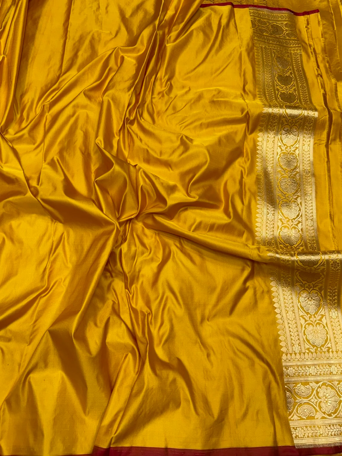 Yellow Handwoven Pure Banarasi Satin Silk Saree - Image 2