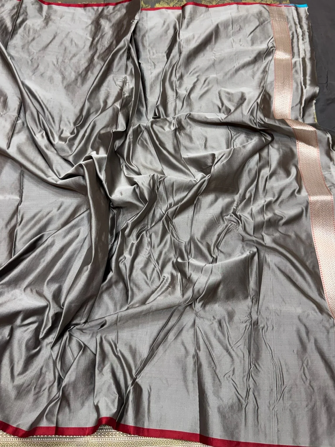 Grey Handwoven Pure Banarasi Satin Tanchoi Silk Saree - Image 2