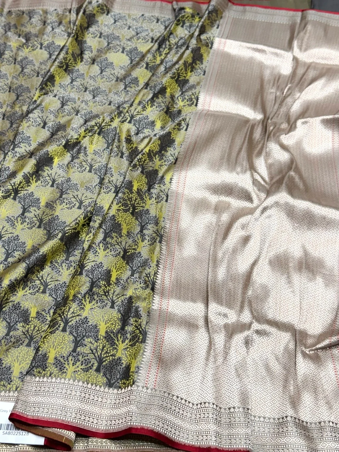 Grey Handwoven Pure Banarasi Satin Tanchoi Silk Saree - Image 3