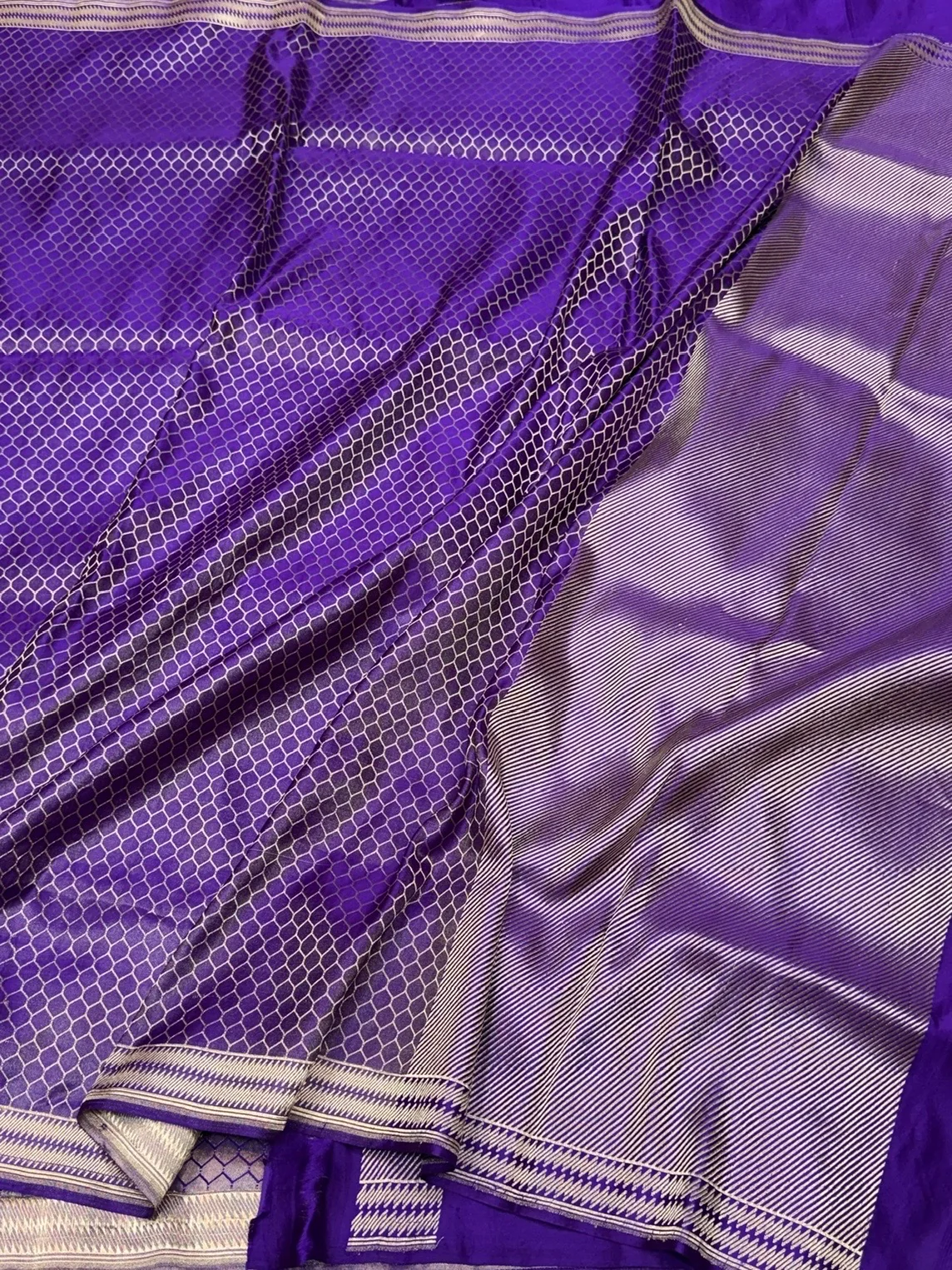 Purple Handwoven Pure Banarasi Satin Tanchoi Silk Saree - Image 3