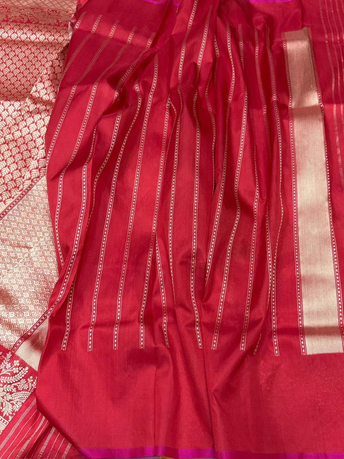 Red Handwoven Pure Banarasi Silk Saree - Image 2