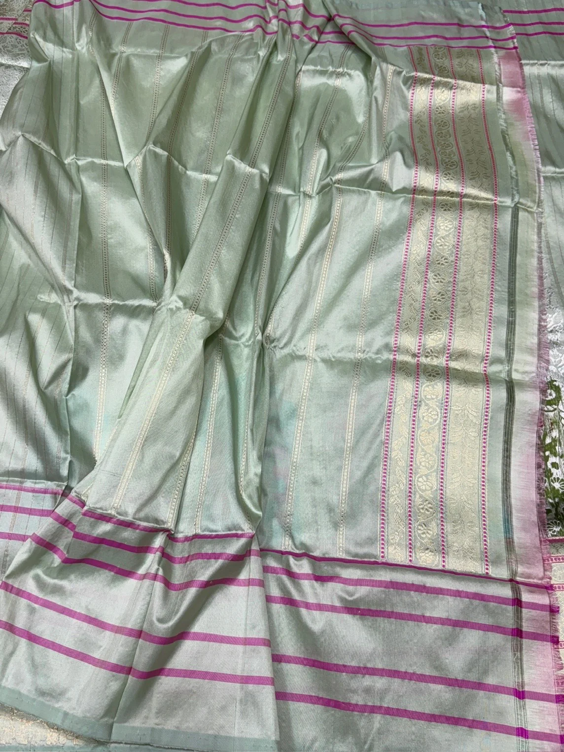 Pista Handwoven Pure Banarasi Silk Saree - Image 2