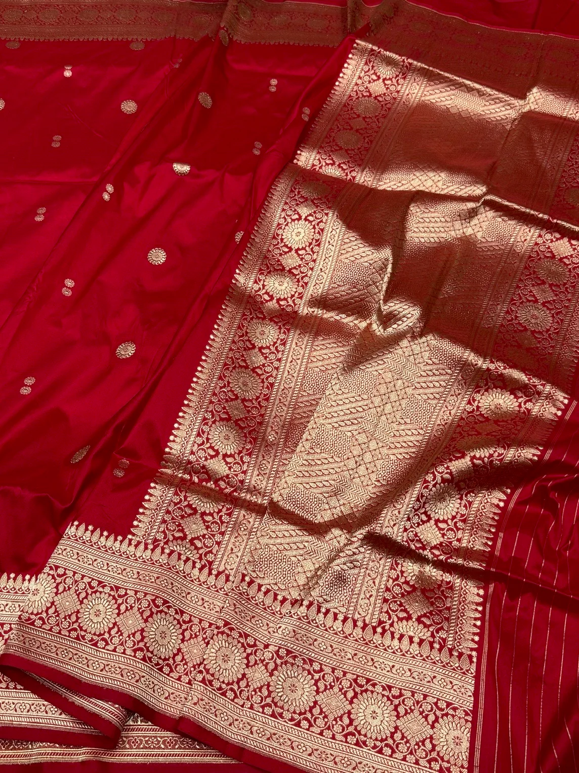 Red Vintage Handwoven Pure Banarasi Silk Saree - Image 3