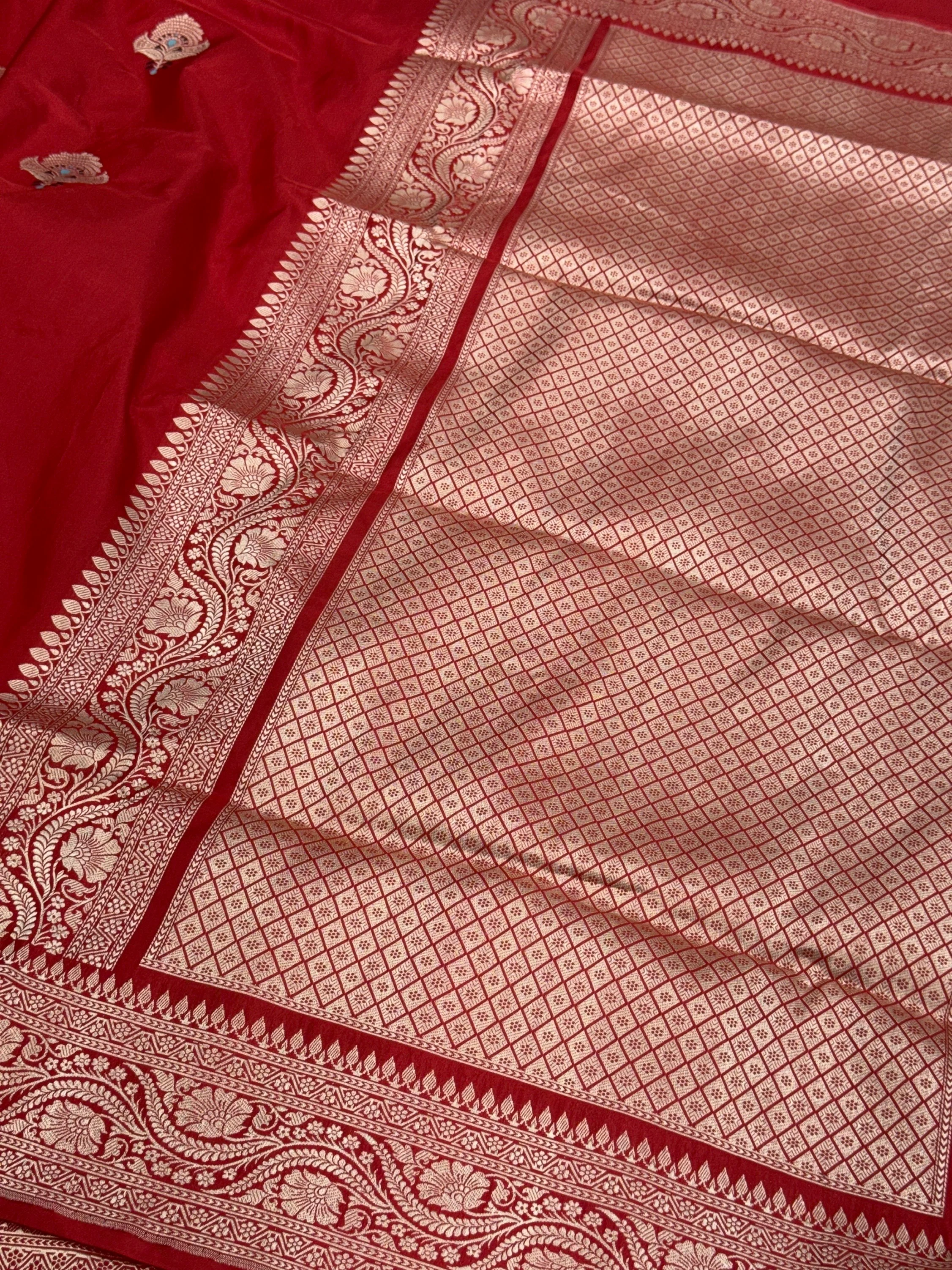 Red Handwoven Pure Banarasi Silk Saree - Image 3