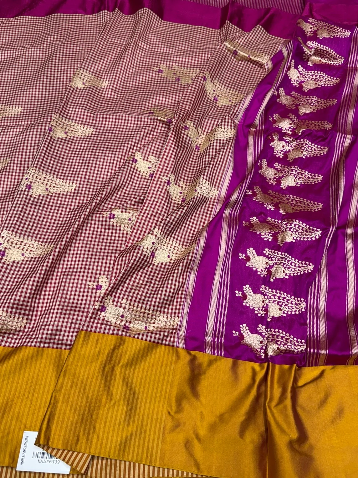 Red Handwoven Pure Banarasi Silk Saree - Image 3