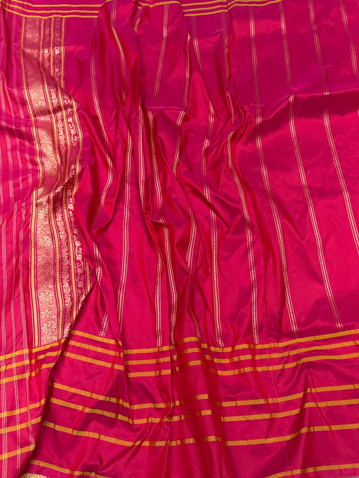 Rani Pink Handwoven Pure Banarasi Silk Saree - Image 2