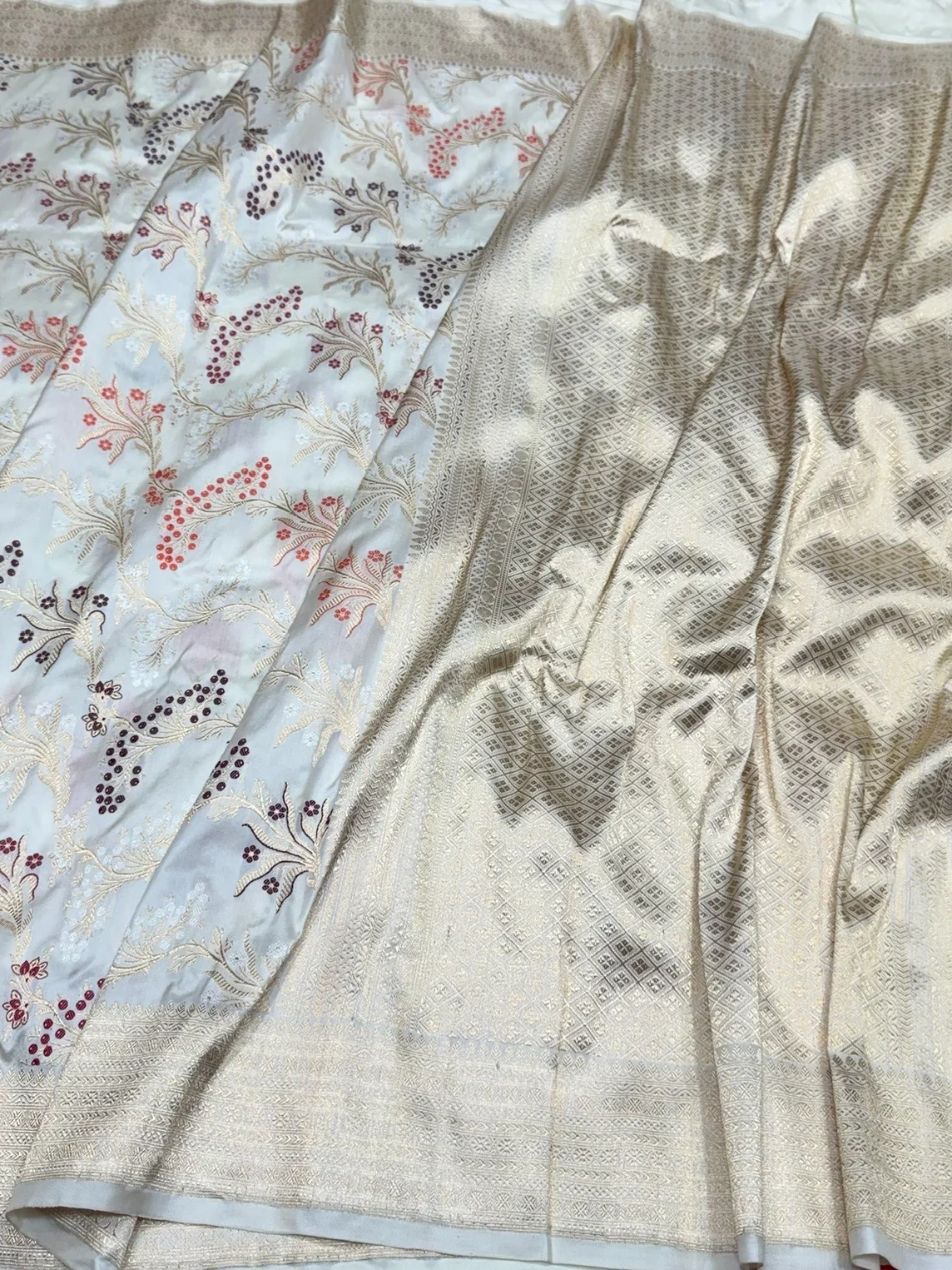 Ivory Handwoven Pure Banarasi Silk Saree - Image 3