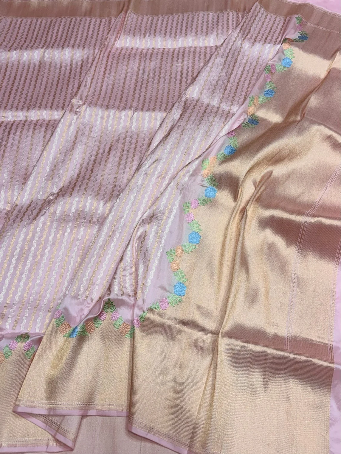Baby Pink Handwoven Pure Banarasi Silk Saree – Kadwa Weave, Pure Katan-Mulberry Silk - Image 3