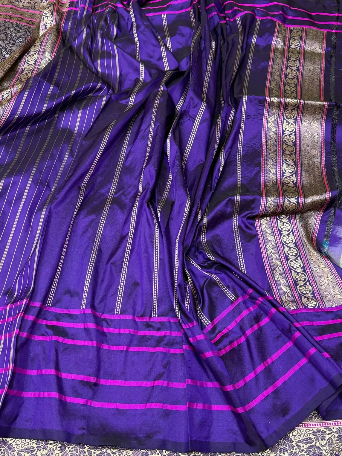 Purple Handwoven Pure Banarasi Silk Saree - Image 2