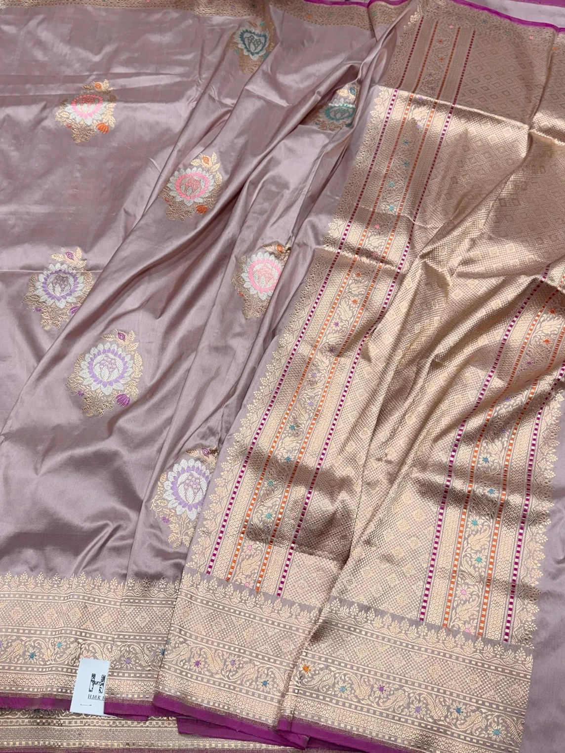 Lilac Handwoven Pure Banarasi Silk Saree - Image 3