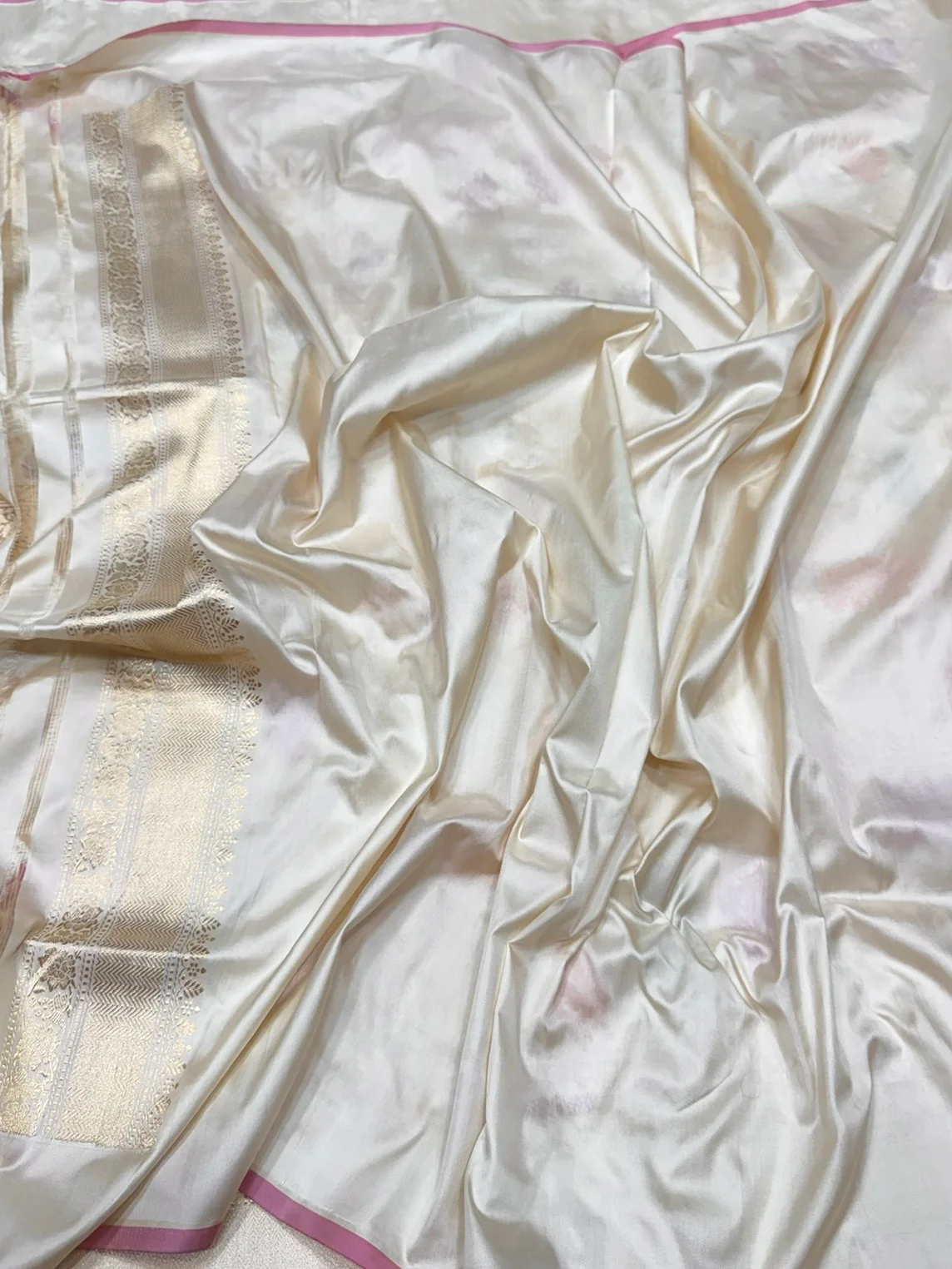 Ivory Handwoven Pure Banarasi Silk Saree - Image 2