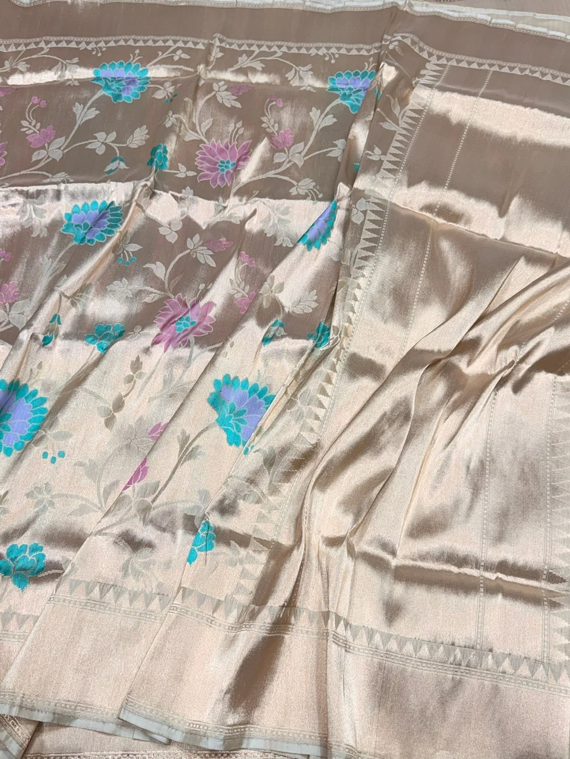 Cream Handwoven Pure Banarasi Antique Zari Silk Saree - Image 3