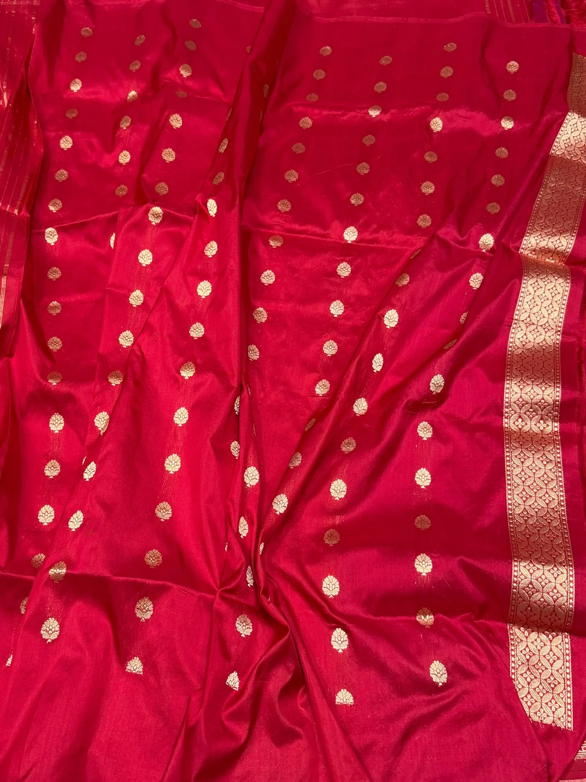 Red Handwoven Pure Banarasi Silk Saree – Traditional Kadwa Weave in 100% Katan Silk - Image 2