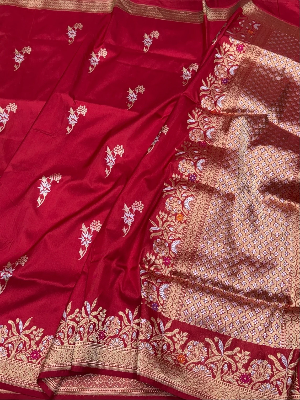 Red Handwoven Pure Banarasi Silk Saree – Traditional Kadwa Weave in 100% Katan Silk - Image 3