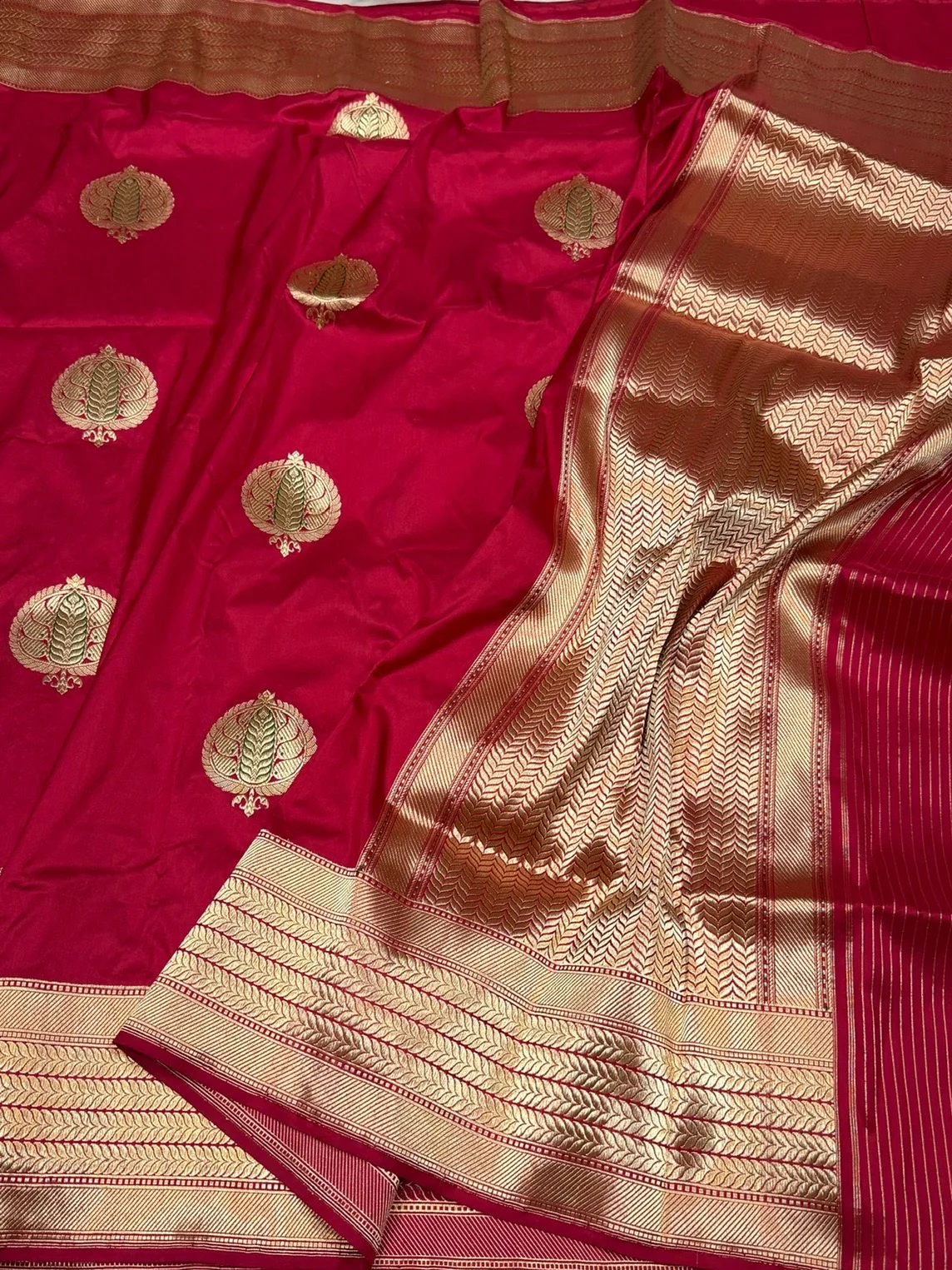 Red Handwoven Pure Banarasi Silk Saree – Kadwa Weave in 100% Katan Silk - Image 3