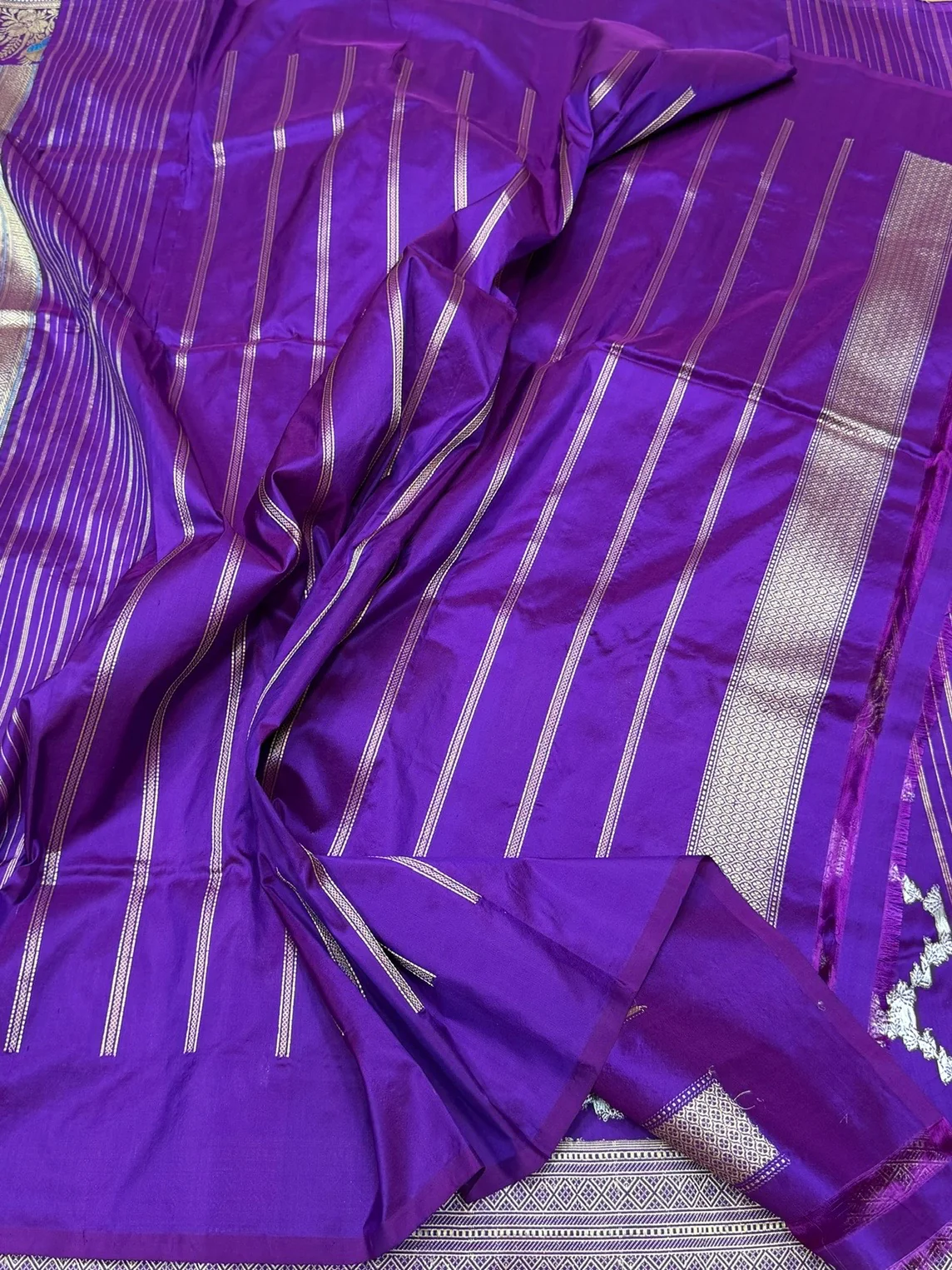 Purple Handwoven Pure Banarasi Silk Saree - Image 2