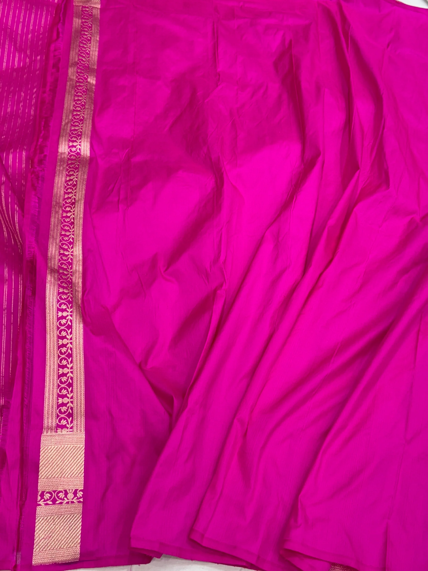 Rani Pink Handwoven Pure Banarasi Silk Saree - Image 2