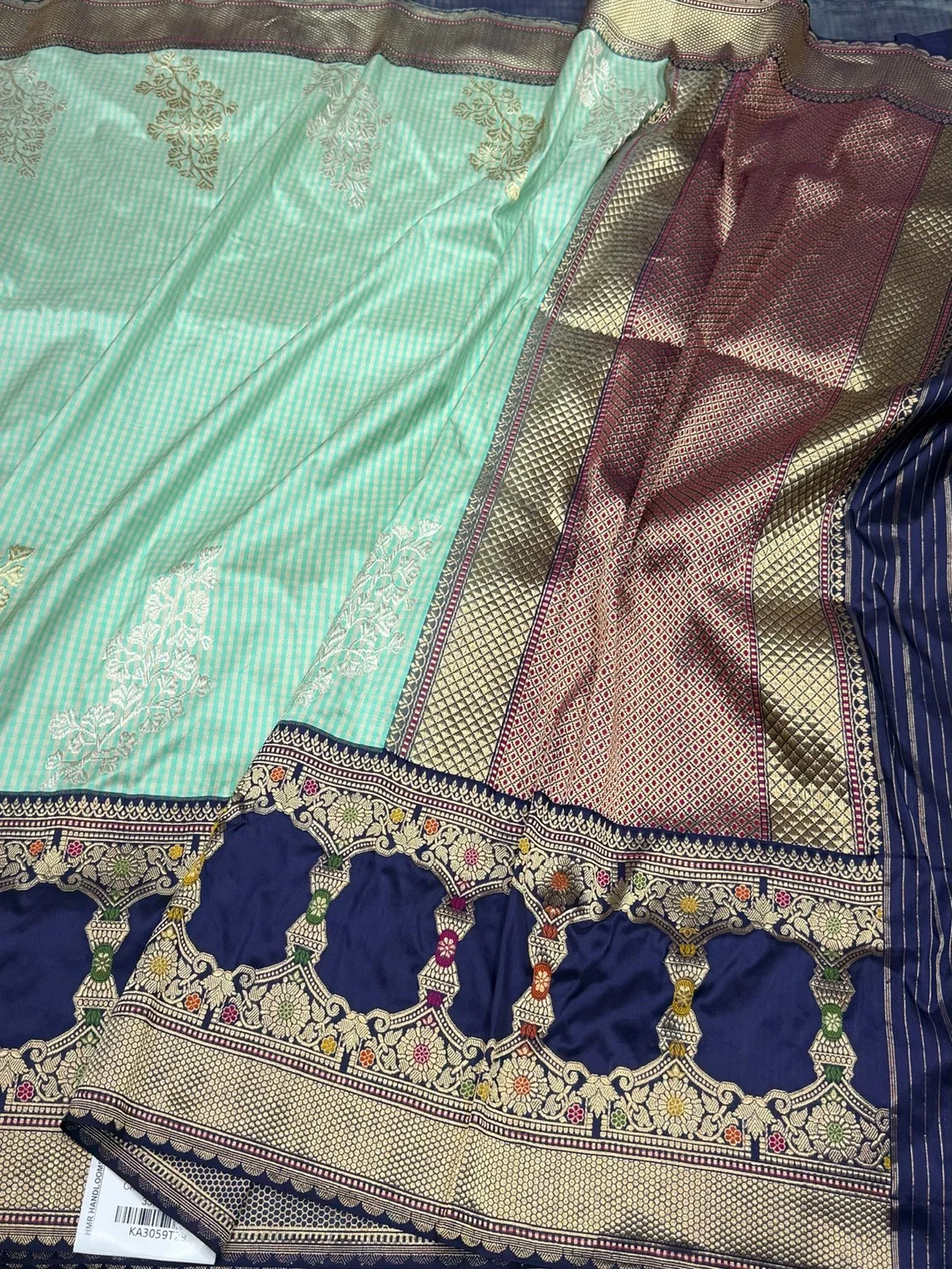 Sea Green Handwoven Pure Banarasi Silk Saree in Kadwa Weave | 100% Pure Katan Silk - Image 3