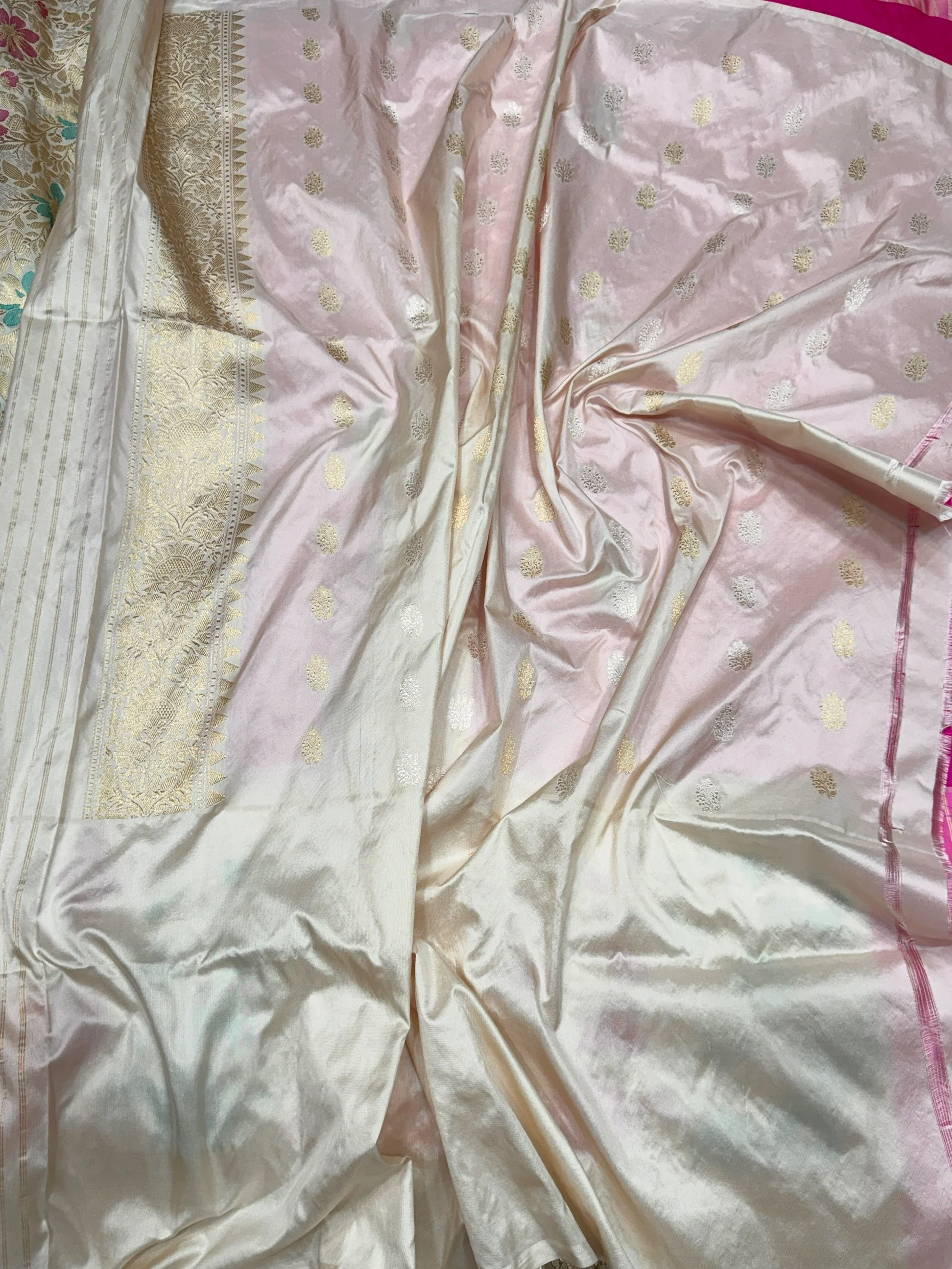 Rani Pink Handwoven Pure Banarasi Silk Saree in Kadwa Weave - Image 3