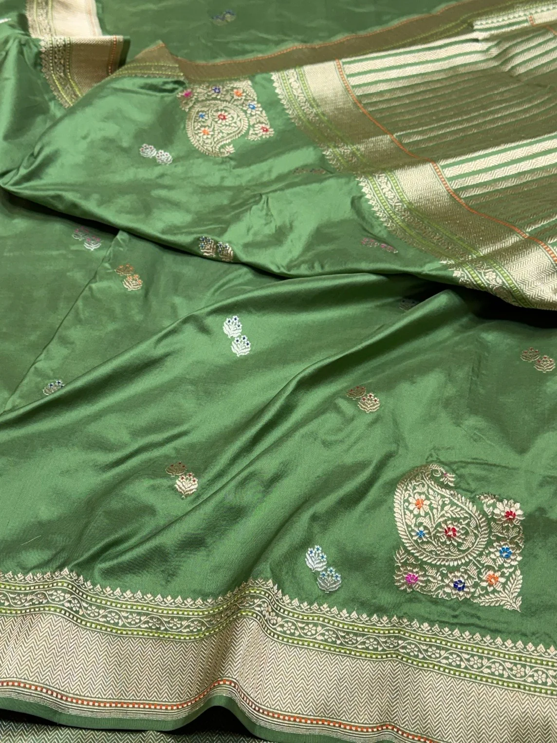 Parrot Green Handwoven Pure Banarasi Silk Saree in Kadwa Weave | Authentic Katan Mulberry Silk