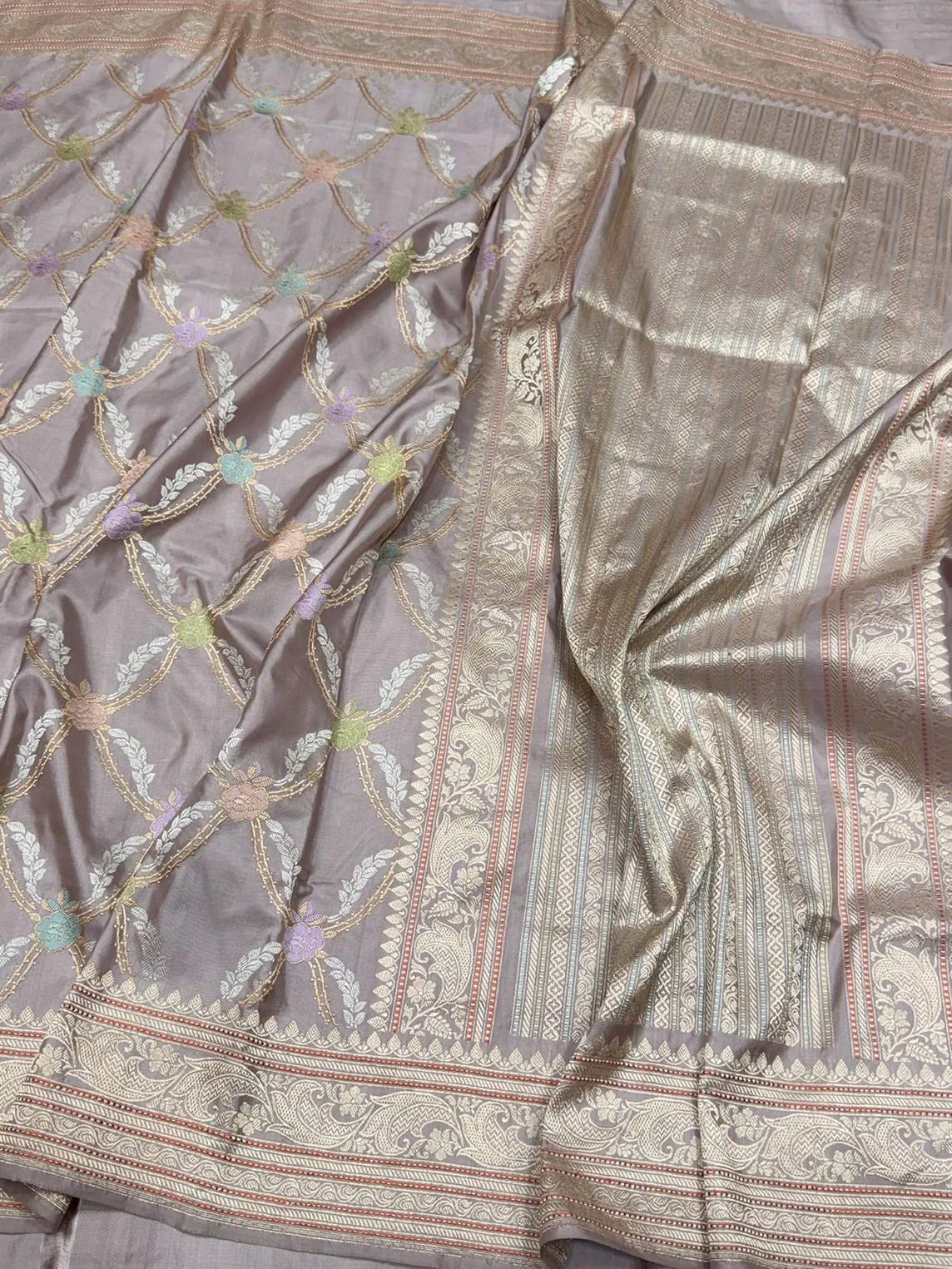 Lilac Handwoven Pure Banarasi Silk Saree – Kadwa Weave in 100% Katan Mulberry Silk - Image 3