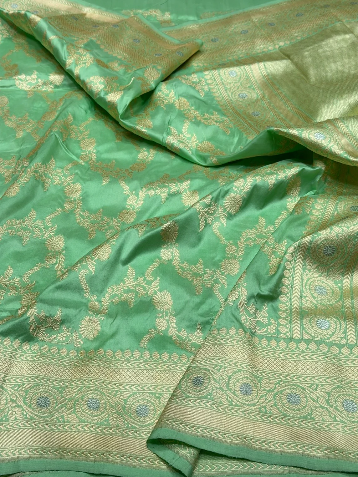 Parrot Green Handwoven Pure Banarasi Silk Saree – Kadwa Weave in 100% Katan Mulberry Silk