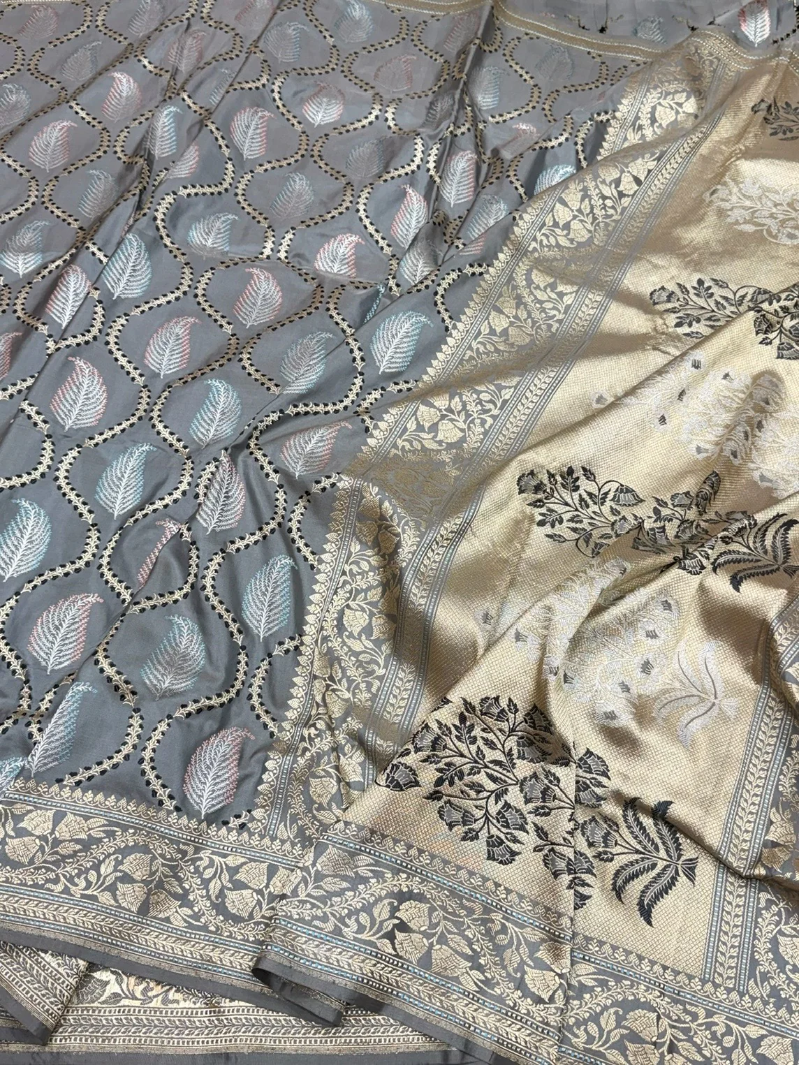 Steel Grey Handwoven Pure Banarasi Silk Saree – Kadwa Weave in 100% Katan Mulberry Silk - Image 3